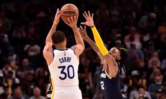 c7平台 漓江雄鲨队失利南城山猫队，冰球杯赛上演关键失误成转折！关键战拿下信心