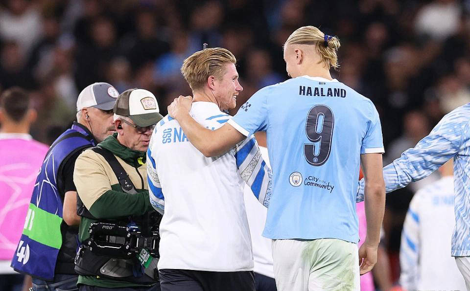 c7娱乐德布劳内回归赛场，赛况扑朔迷离首场状态亮眼，湖人观众沸腾！的简单介绍