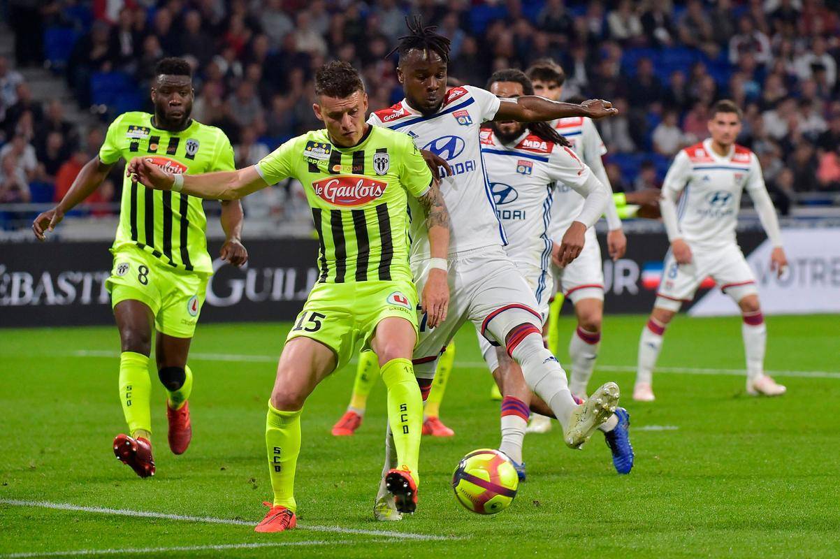 c7娱乐欧冠赛程吃紧，里尔转会期回应争议，气氛紧张，控场能力受关注的简单介绍